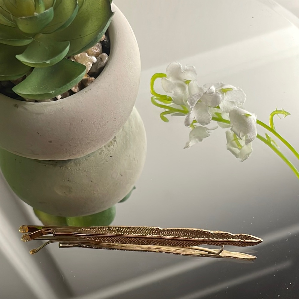 Gold feather Hair clip